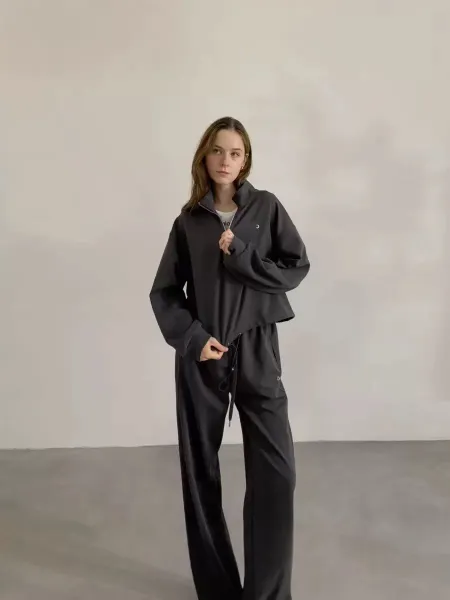 Design Cropped Zip-Up Jacket and Wide-Leg Pants Set Black - 1