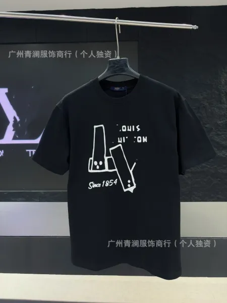Design Louis Vuitton Tribute Graphic T-Shirt Black - 1