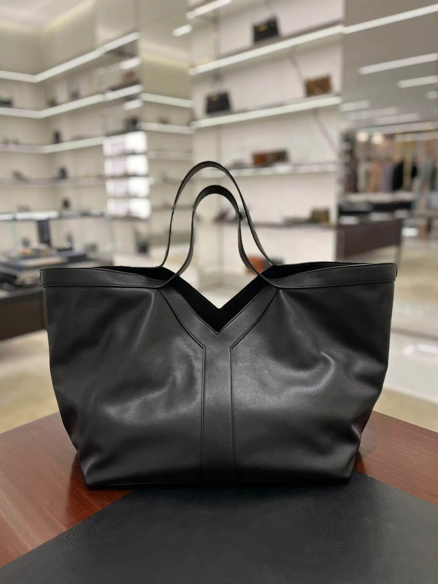 Balenciaga Everyday Tote Black Leather Tote Bag