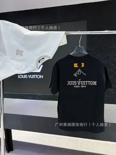 Louis Vuitton Graphic Print T-Shirt Black - 1