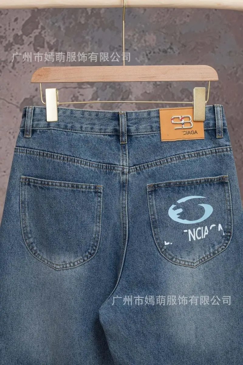 Design Black Straight-Leg Jeans - 8