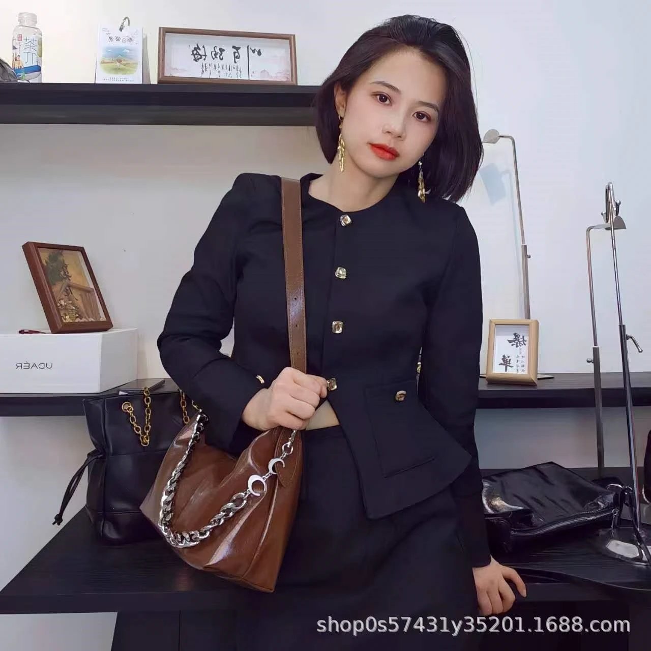Design Hobo Bag Black Patent Leather Shoulder Bag - 11