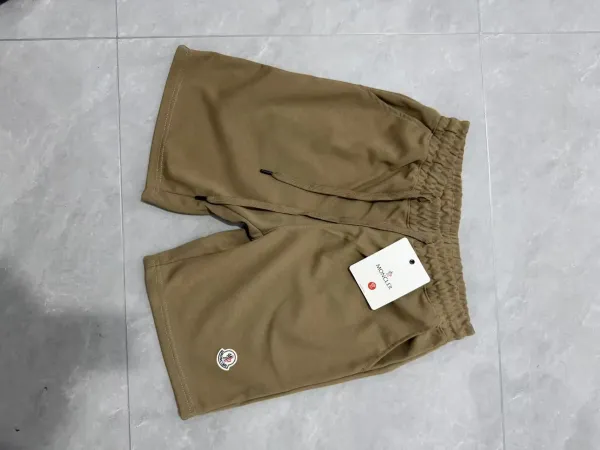 Moncler Logo Patch Shorts Beige Shorts - 1