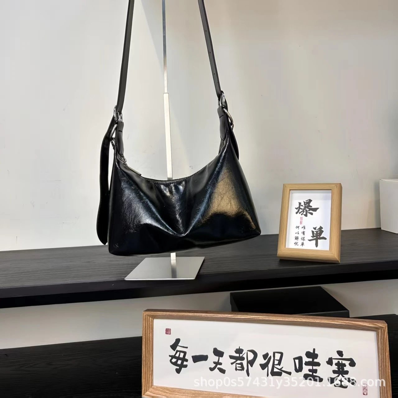 Design Hobo Bag Black Patent Leather Shoulder Bag