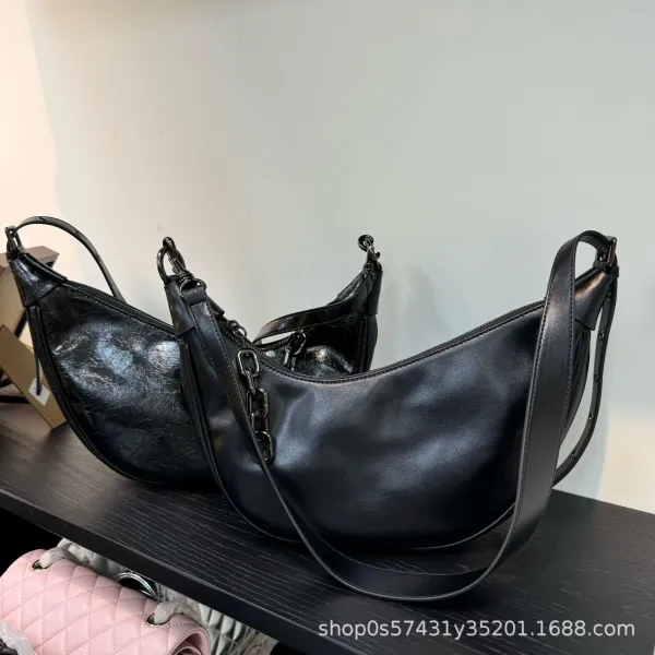 Design Crescent Moon Shoulder Bag Black Leather - 3