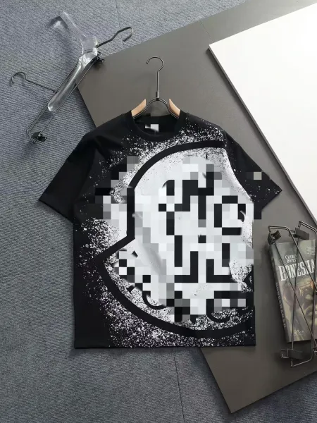Design Pixelated Skull Graphic Black T-Shirt - 1