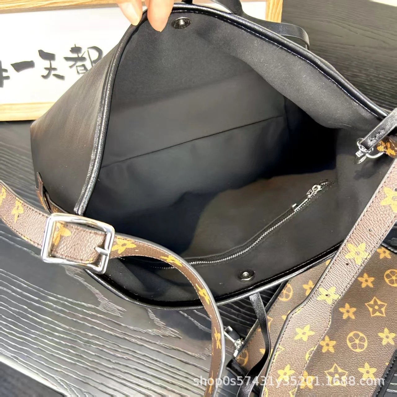 Louis Vuitton Monogram Star Hobo Bag Black Shoulder Bags - 8
