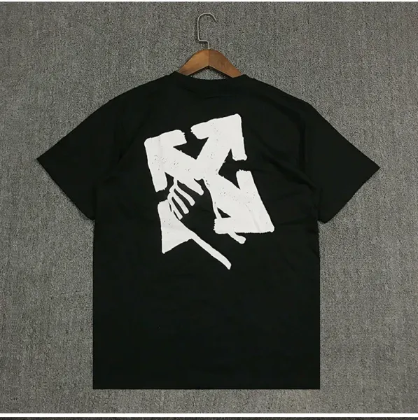 Off-White Arrow Graphic Black T-Shirt - 1