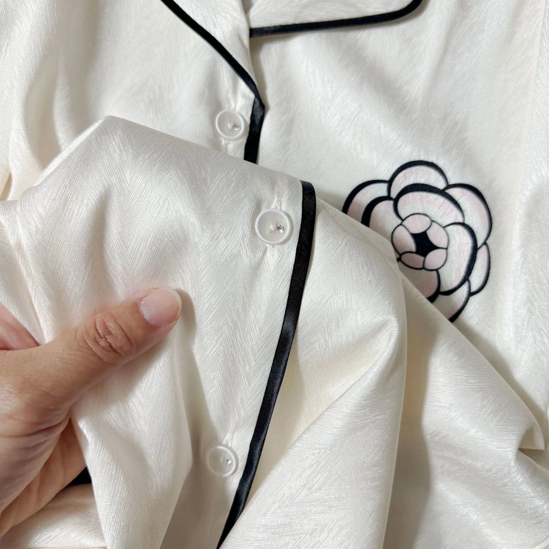 Design CHANGE Floral Embroidered Satin Pajama Set Ivory Sleepwear - 14