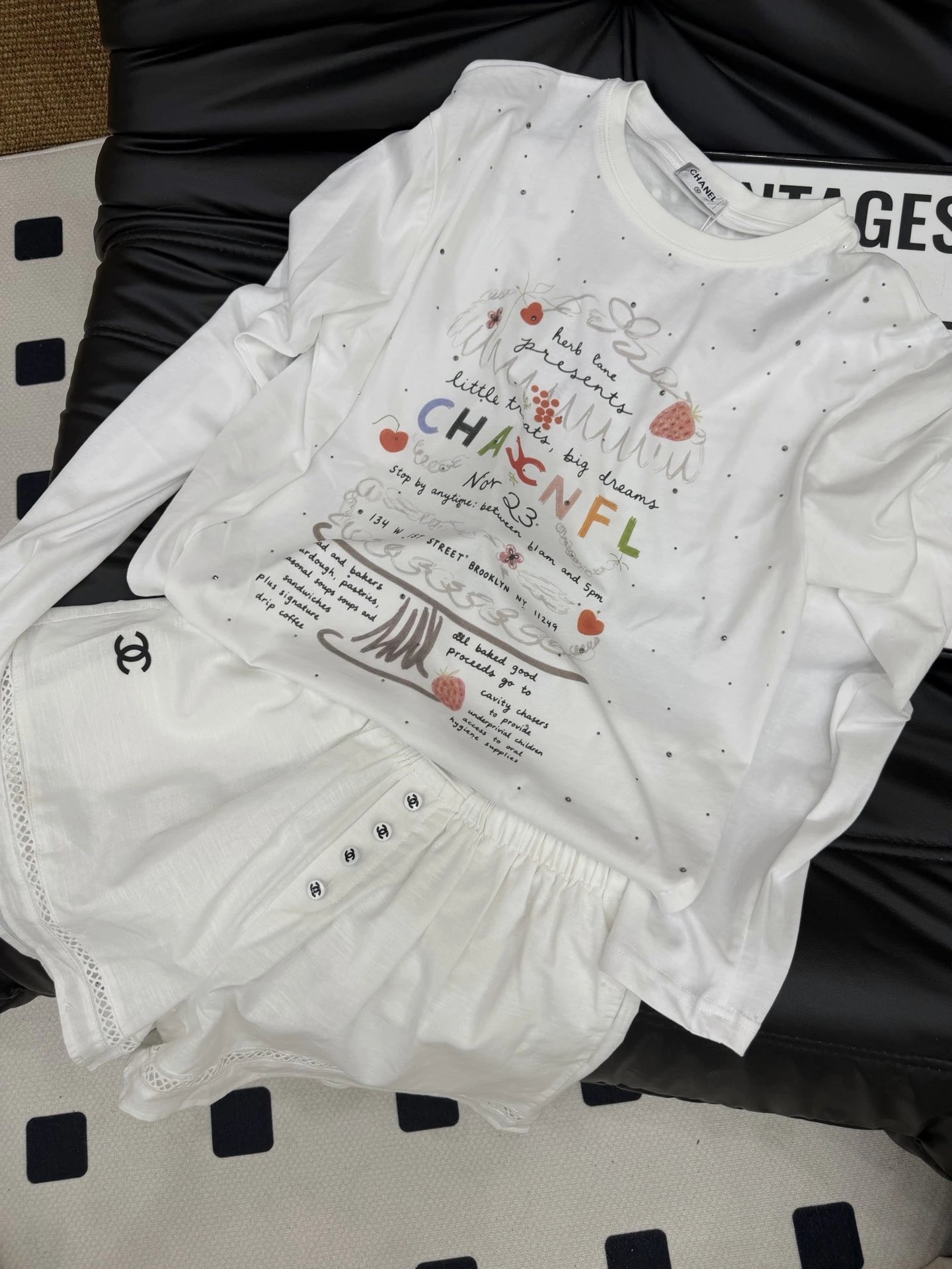 Chanel Graphic Print Long-Sleeve T-Shirt and Lace-Trimmed Shorts Set White - 4