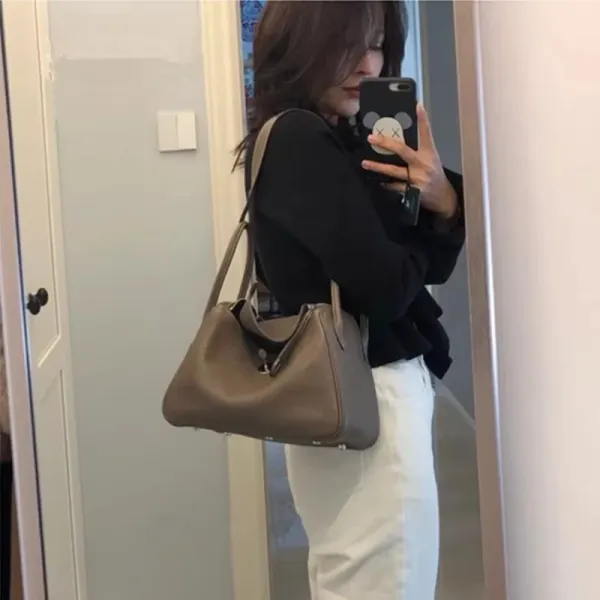 Hermès Lindy Bag 30 in Gris Tourterelle Shoulder Bag - 22