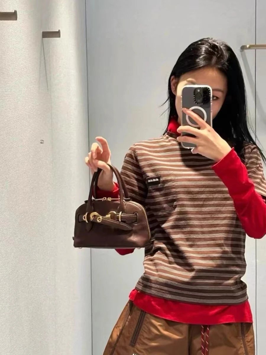 Design Striped Ribbed T-Shirt Brown with Pearl Necklace - 5