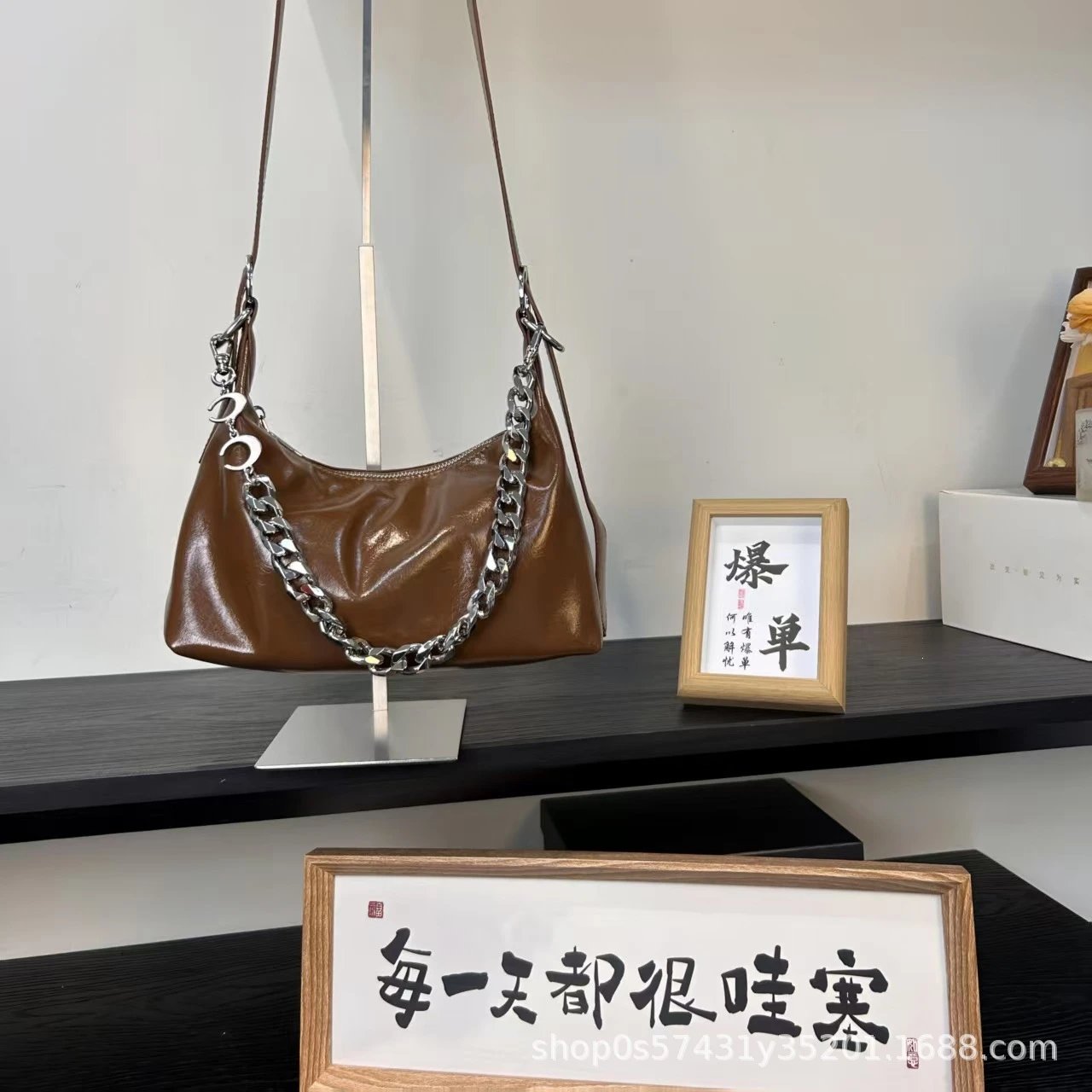 Design Chain-Strap Hobo Bag Brown Shoulder Bags