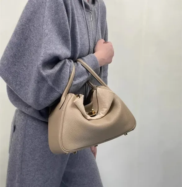 Hermès Lindy Bag 30 in Gris Tourterelle Shoulder Bag - 14