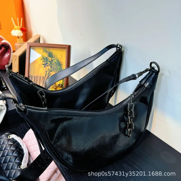 Design Crescent Moon Shoulder Bag Black Leather - 4
