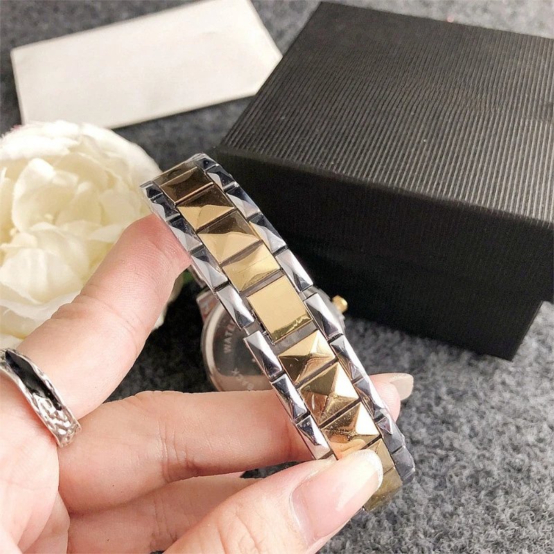 Design Luxury Crystal-Embellished White Dial Gold-Tone Watch Watches - 9