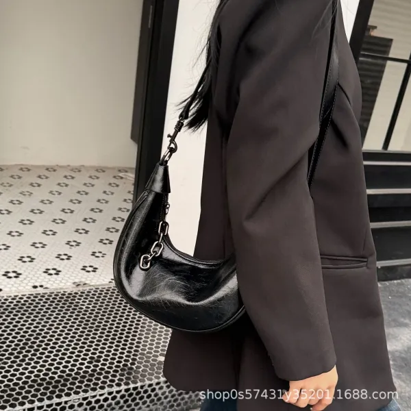 Design Crescent Moon Shoulder Bag Black Leather - 15