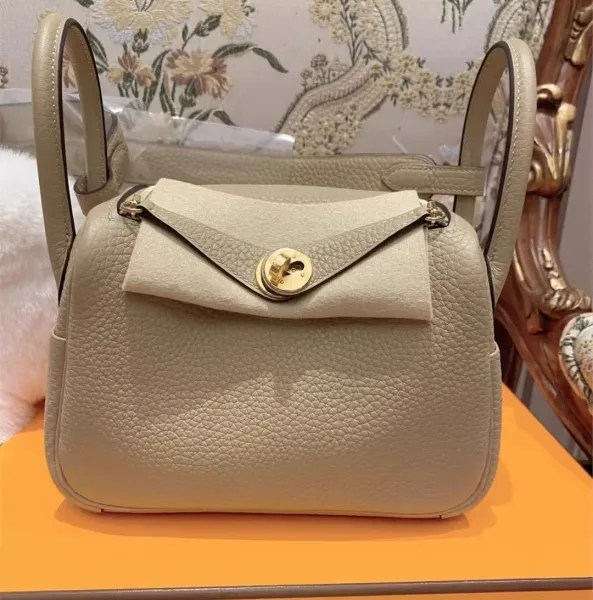 Hermès Lindy Bag 30 in Gris Tourterelle Shoulder Bag - 15