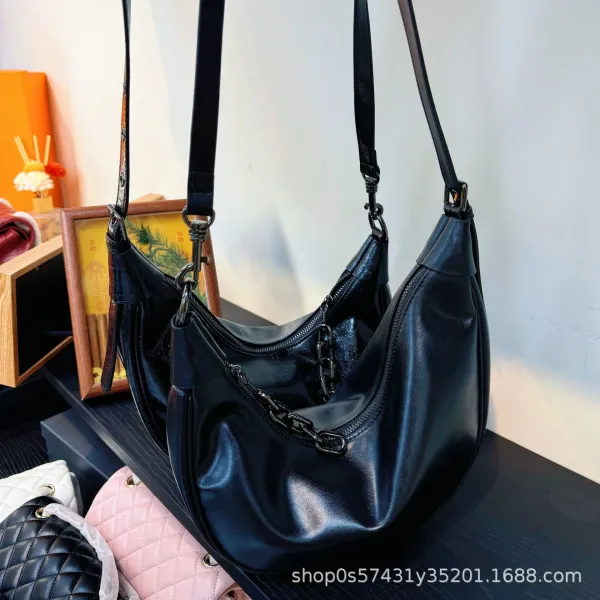 Design Crescent Moon Shoulder Bag Black Leather - 5