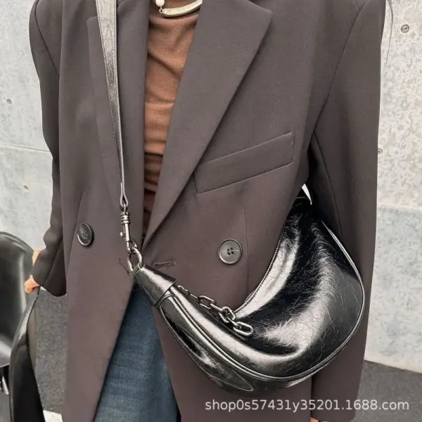 Design Crescent Moon Shoulder Bag Black Leather - 10