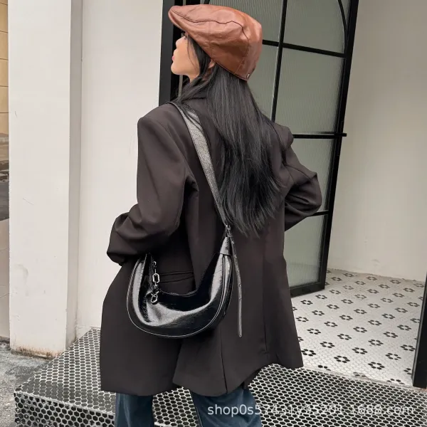 Design Crescent Moon Shoulder Bag Black Leather - 13