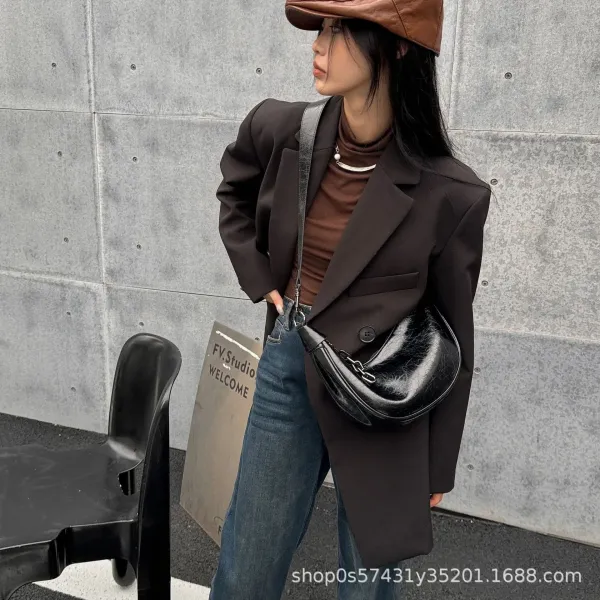 Design Crescent Moon Shoulder Bag Black Leather - 17