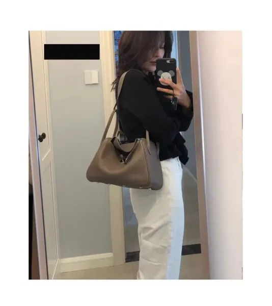 Hermès Lindy Bag 30 in Gris Tourterelle Shoulder Bag - 1