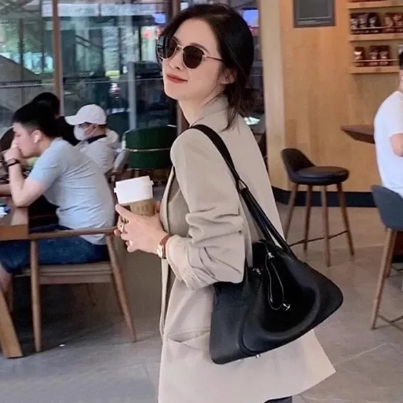 Hermès Lindy Bag 30 in Gris Tourterelle Shoulder Bag - 32