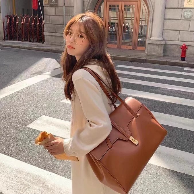 Celine Triomphe Tote Brown Leather Handbag - 19