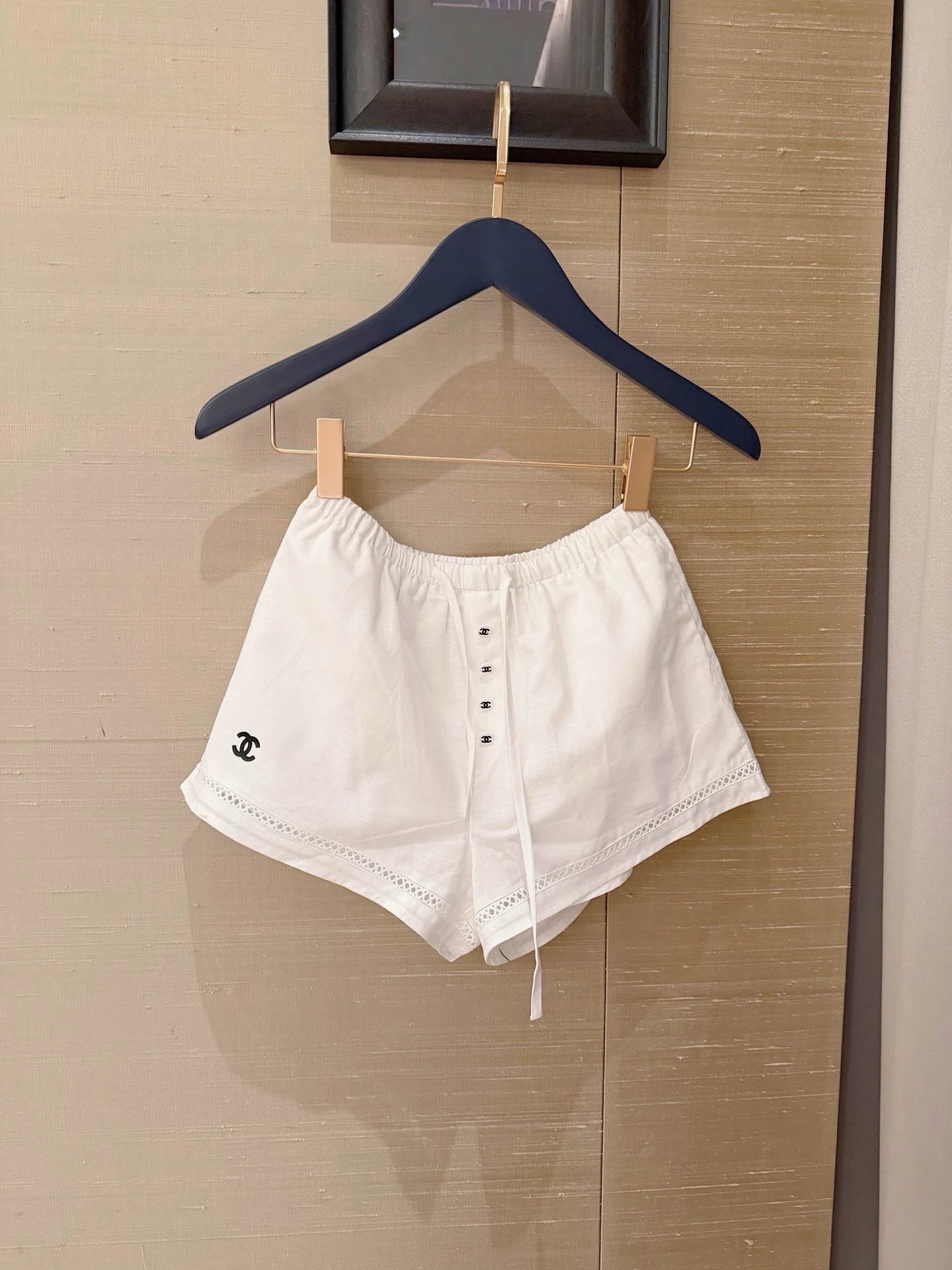 Chanel Graphic Print Long-Sleeve T-Shirt and Lace-Trimmed Shorts Set White - 7