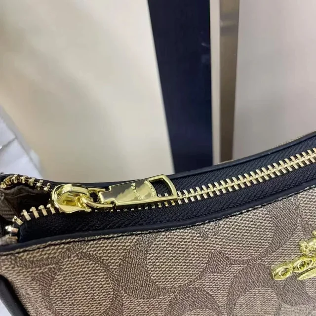 Coach Shoulder Bags Teri Signature Canvas Chain Bag product detail image 10