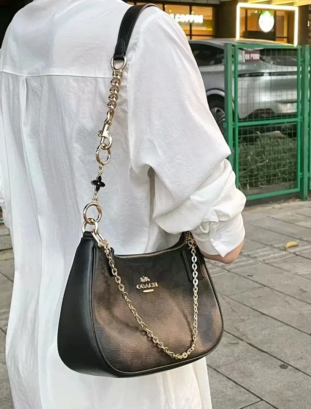 Coach Shoulder Bags Teri Signature Canvas Chain Bag product detail image 2
