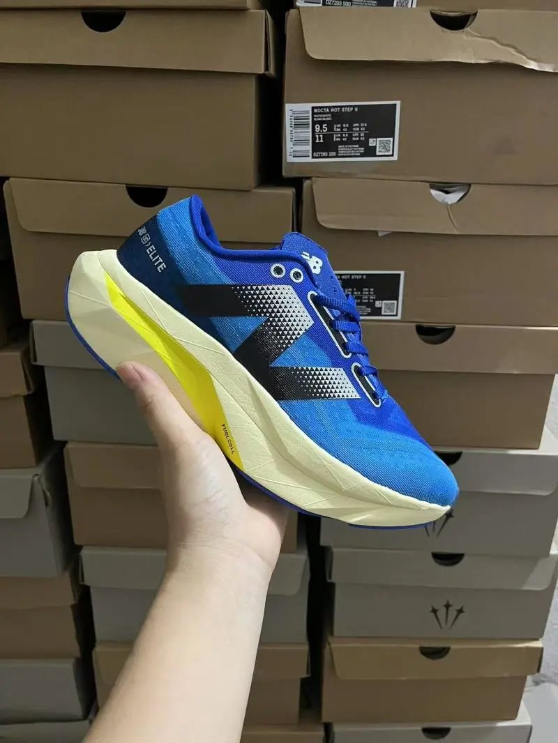 New Balance Sneakers Low-top lace-up mesh with geometric side logo and chunky midsole — Milan color
