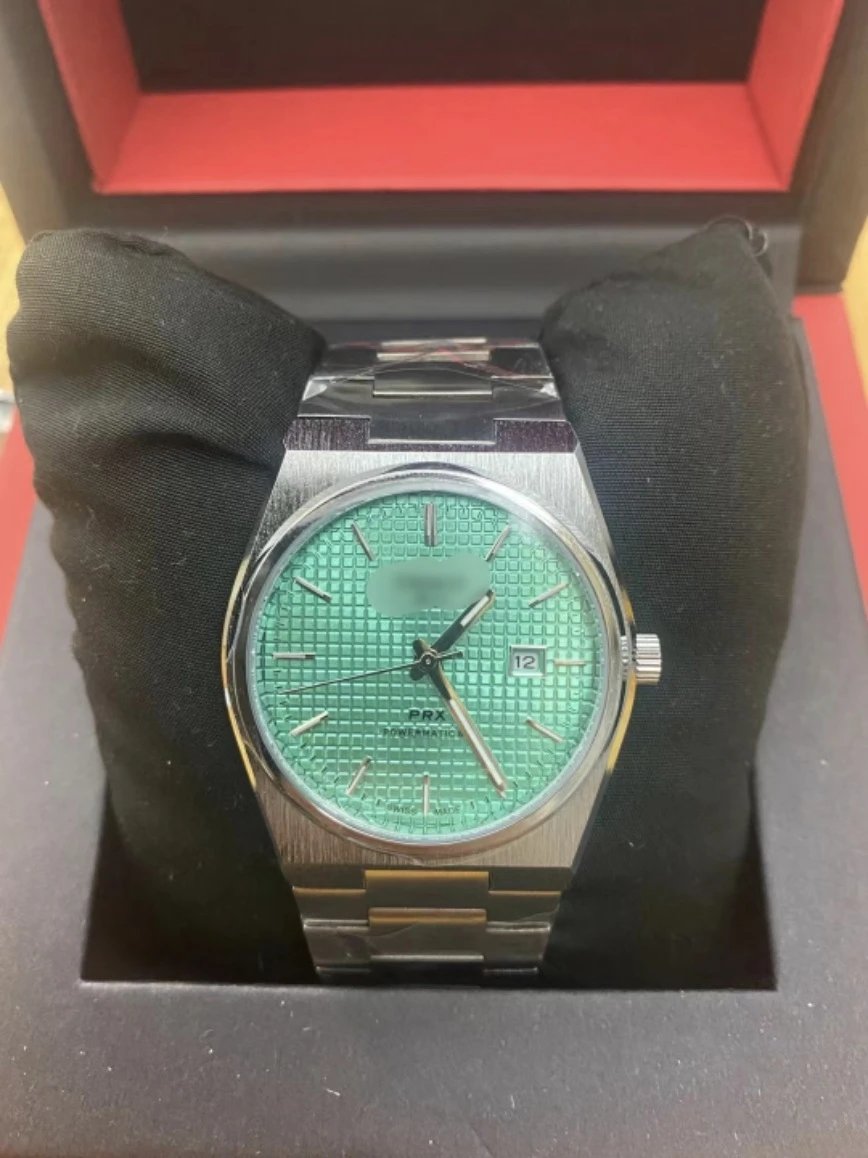 New watch quartz grid light green