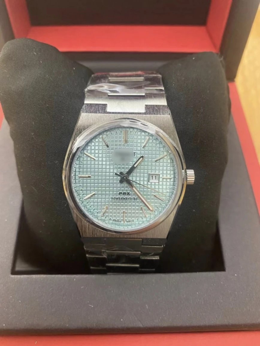 New quartz grid ice blue watch