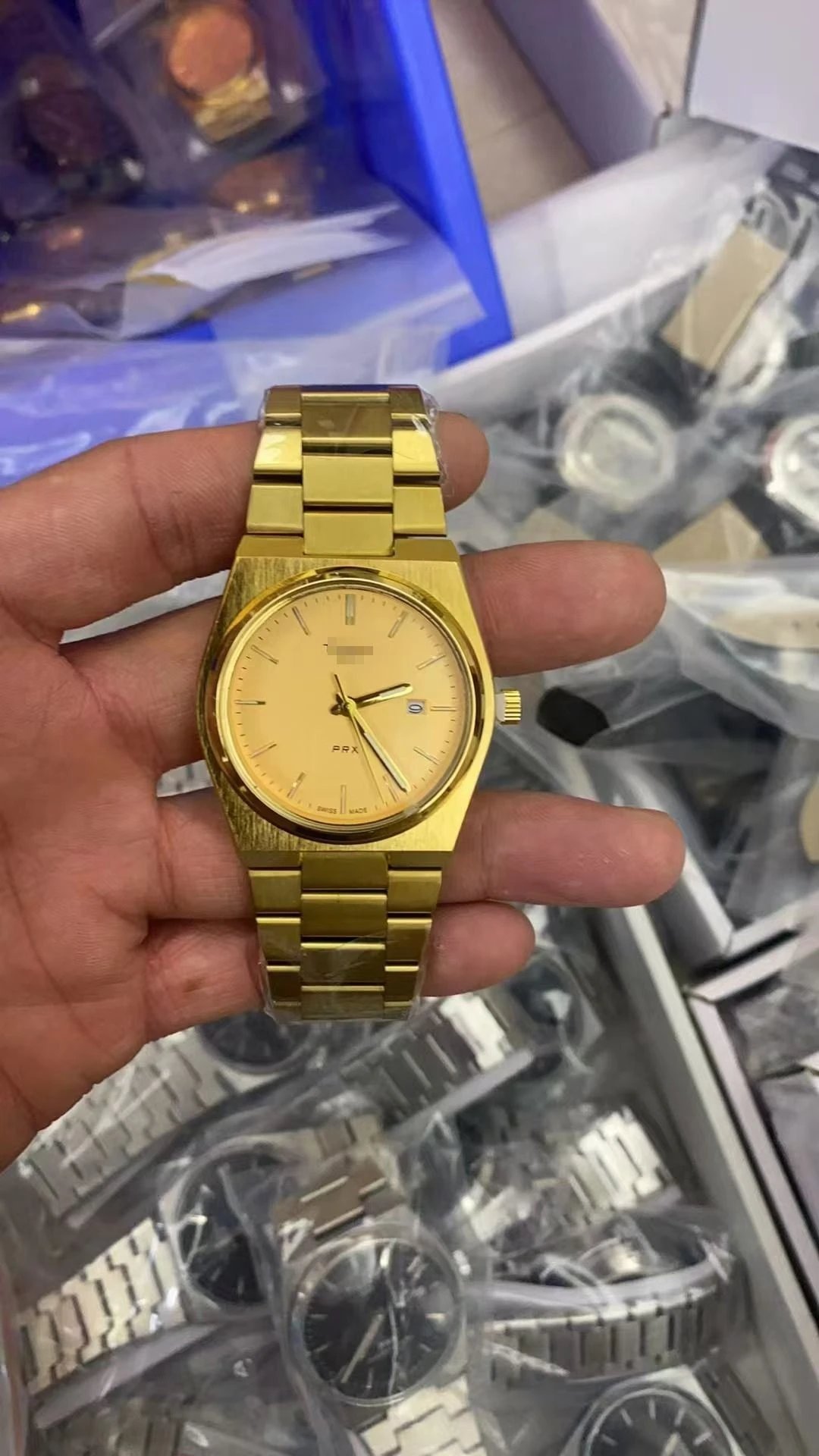 Quartz smooth surface all gold