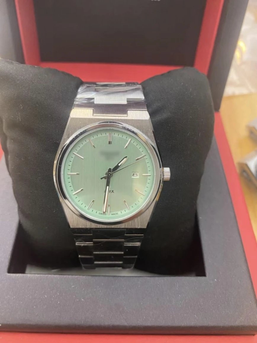 New quartz smooth light green watch