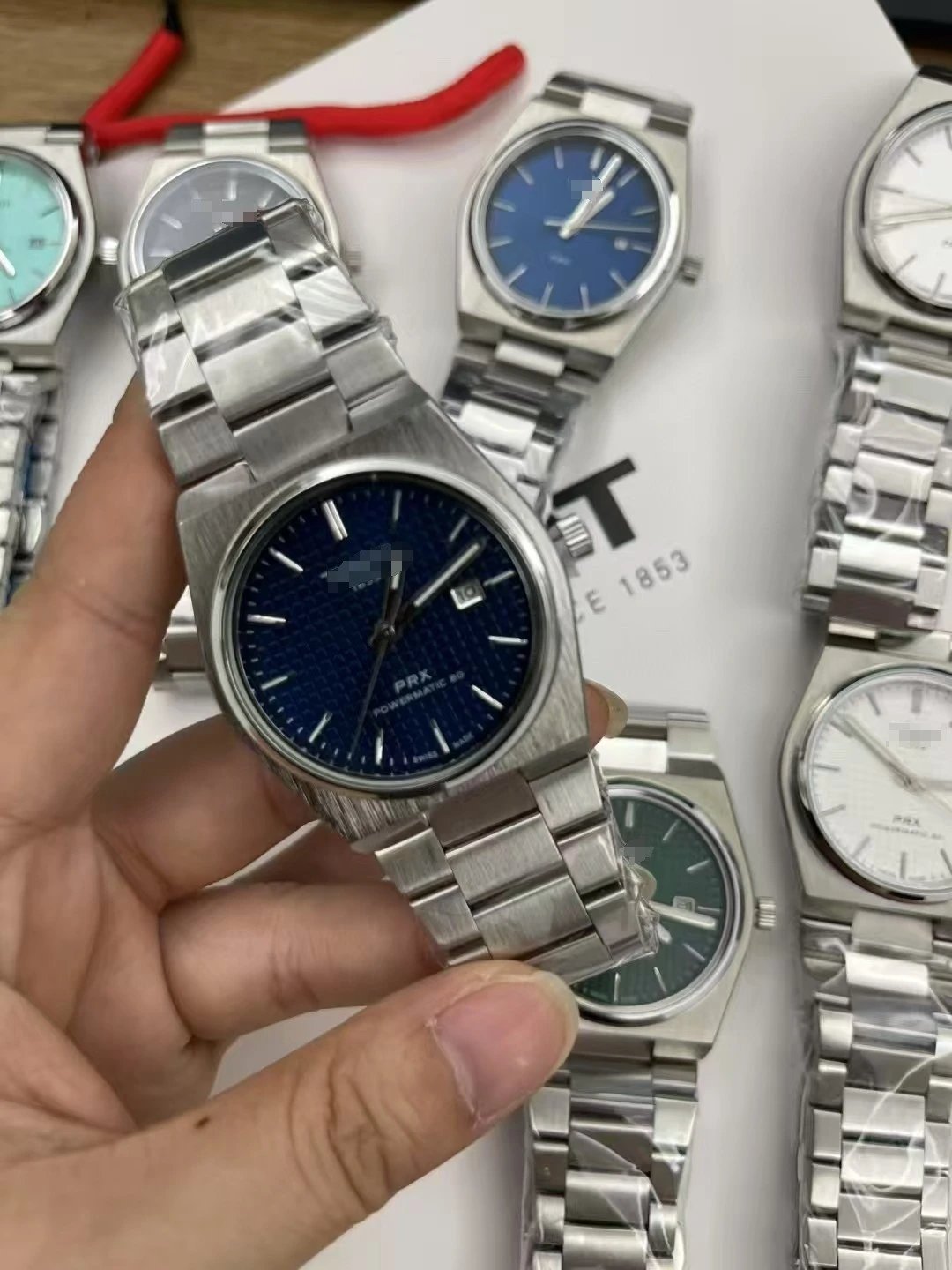 Quartz grid deep blue