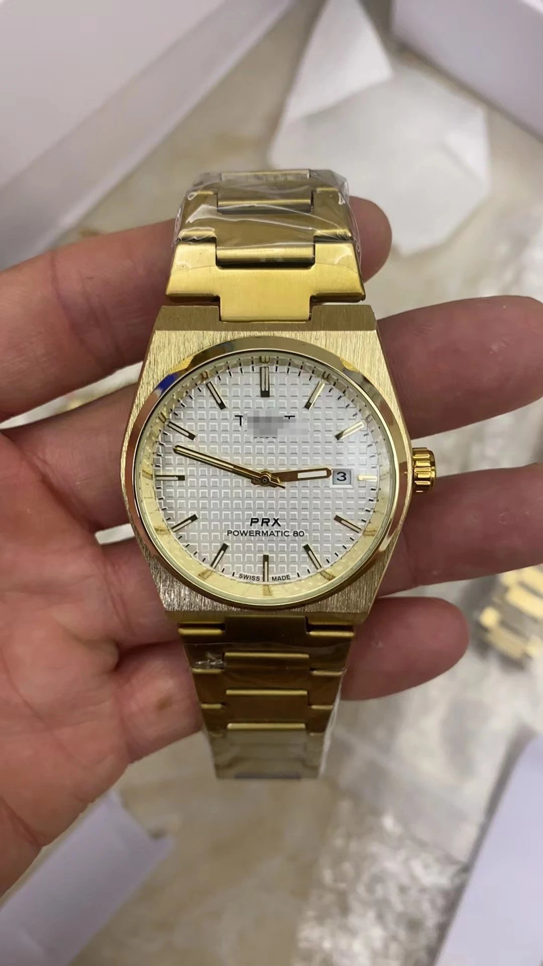 Ordinary mechanical grid gold white