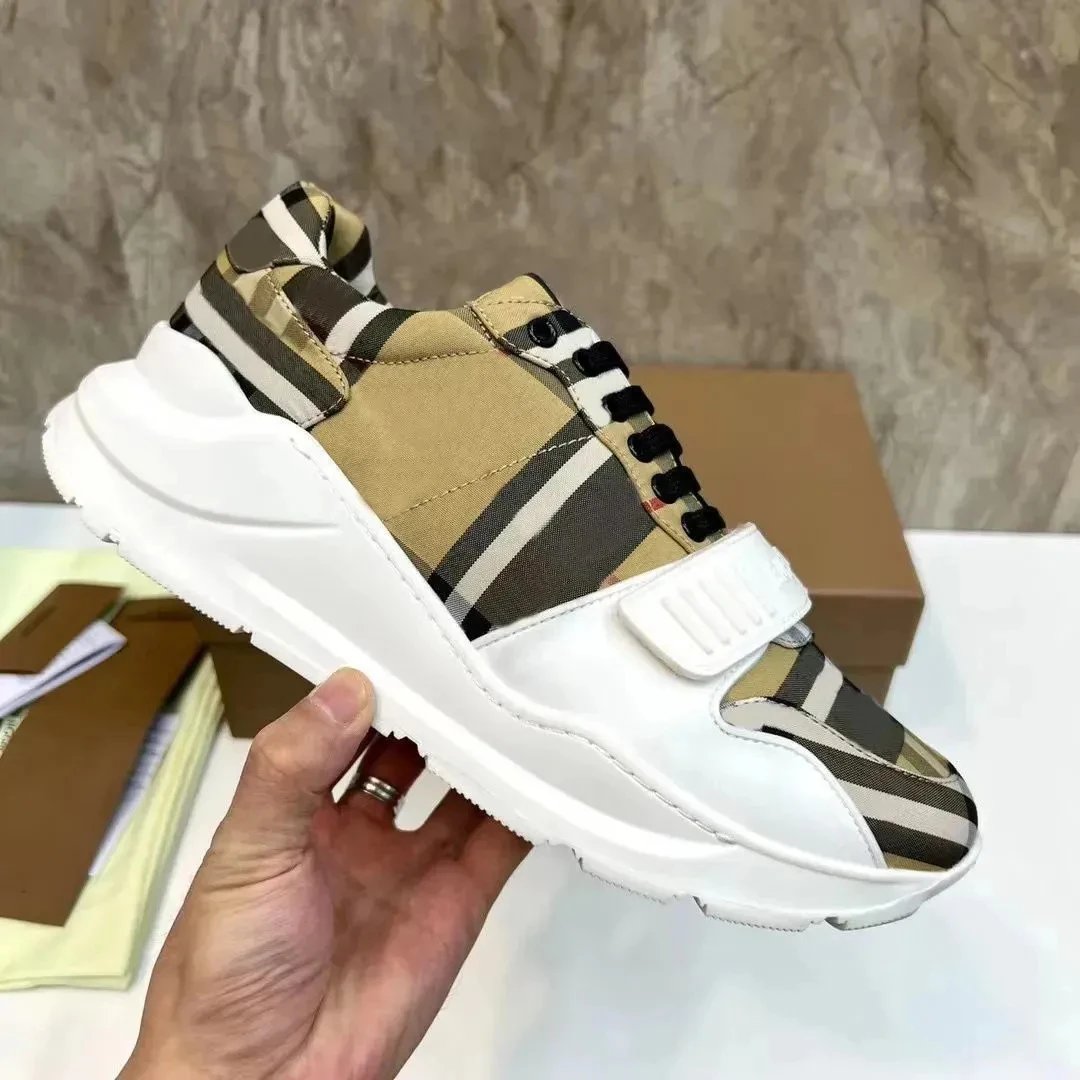 Burberry Sneakers Regis