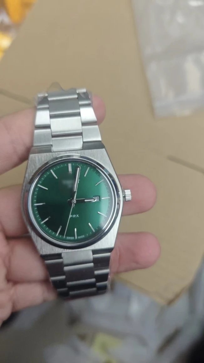 Quartz glossy dark green