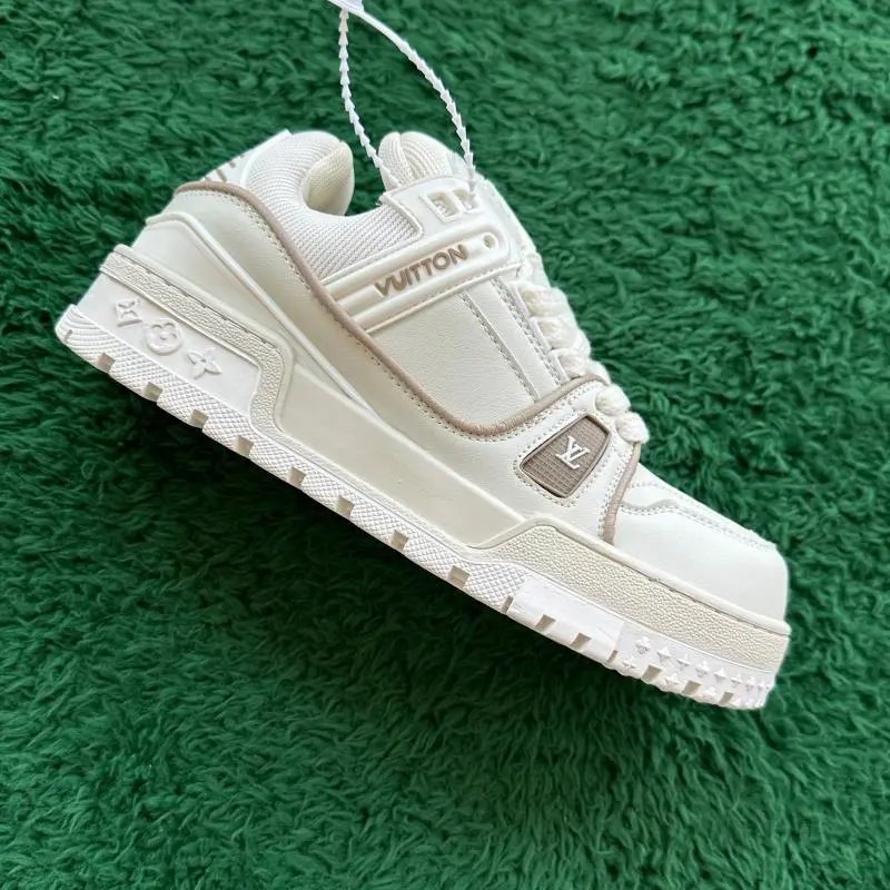 LV Trainers White Signature (Budget) — Fat Ding SNEAKER WHITE colorway — USFans Spreadsheet photo
