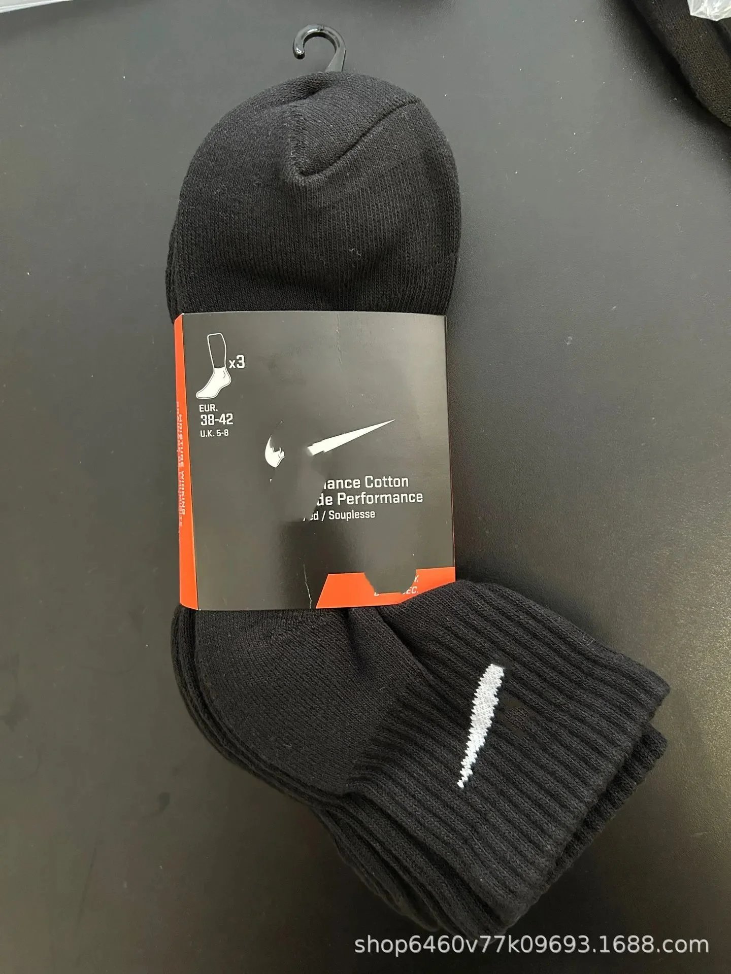three pairs of black（towel bottom)