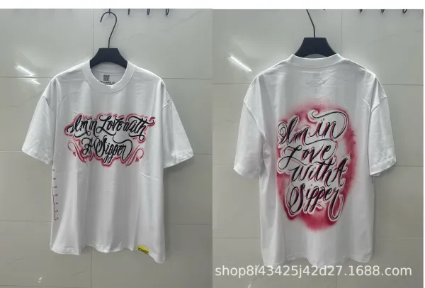 Design 'I'm in Love with a Sipper' Spray-Paint Graphic T-Shirt - 1