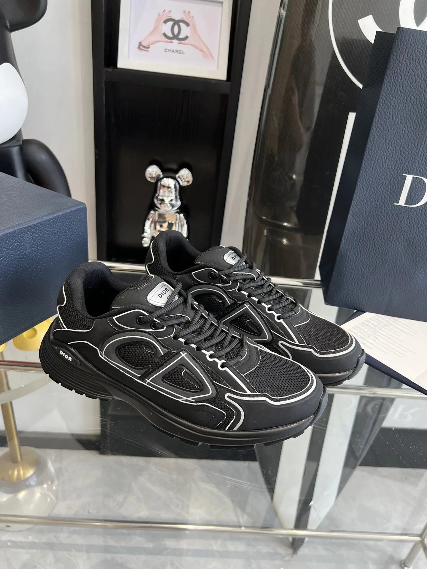 B32 Trendy Fashion Sneakers