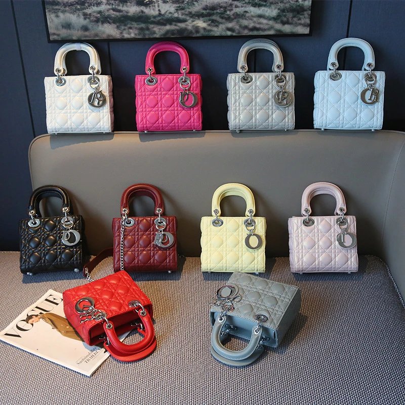 2026 New European and American socialite Lingge Daifei bag, women's fashion letter pendant handbag, single shoulder crossbody chain bag