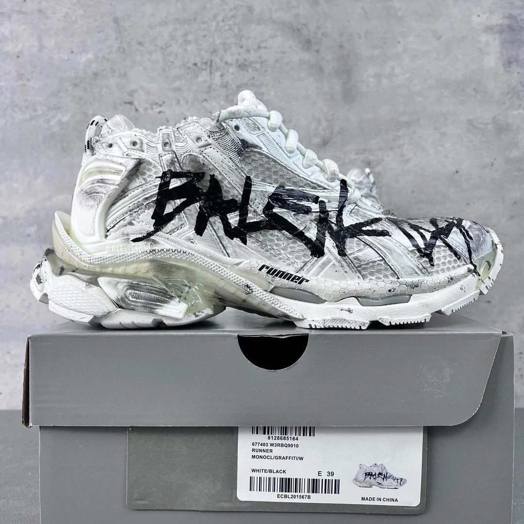 Seventh generation R white graffiti Q9010