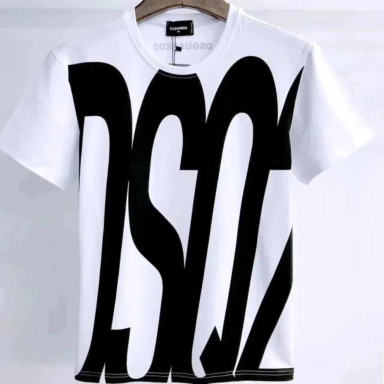 Dsquared2 T-Shirts Graphic Logo Short-Sleeve T-Shirt — 05*High version