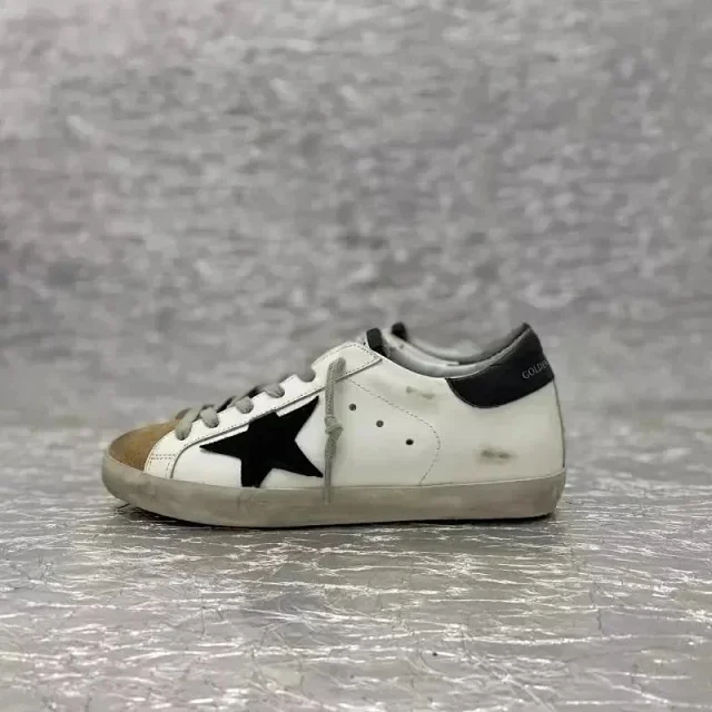 Golden Goose Sneakers Low-top star-appliqué product detail image 7