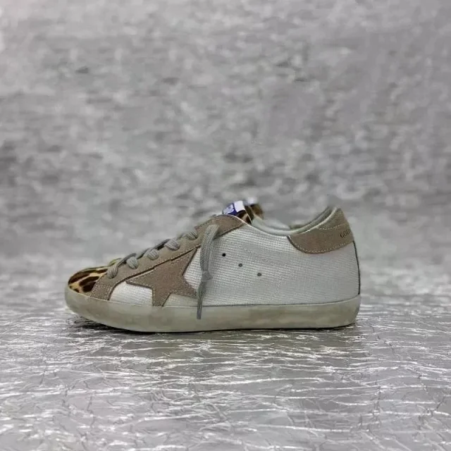 Golden Goose Sneakers Low-top star-appliqué product detail image 10